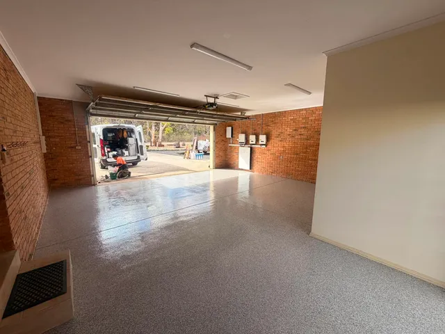 Epoxy self-levelling commercial floor