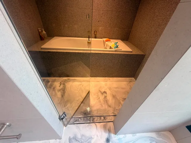 Epoxy alfresco floor — light grey flake finish