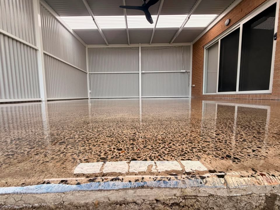 Epoxy garage floor — light grey flake finish